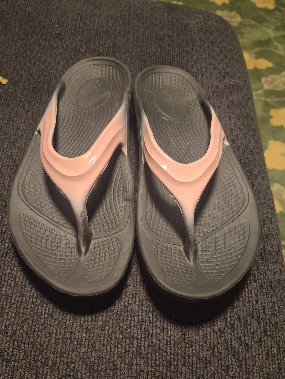 OOFOS Women’s Black and Light Pink Recovery Flip Flops